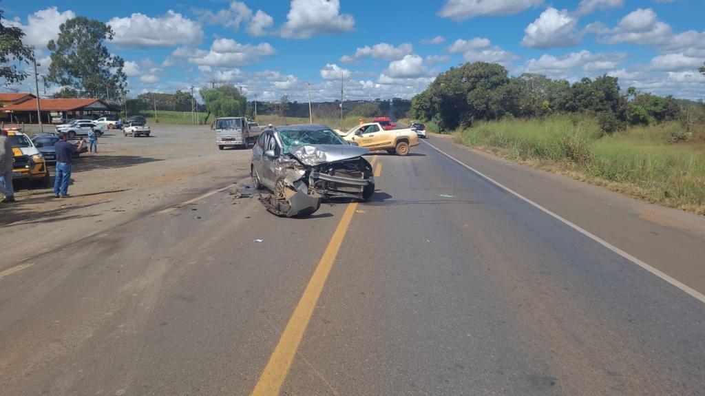 Imagem 3 do post Caminhonete de Patrocínio se envolve em batida frontal na BR-352 e deixa dois feridos