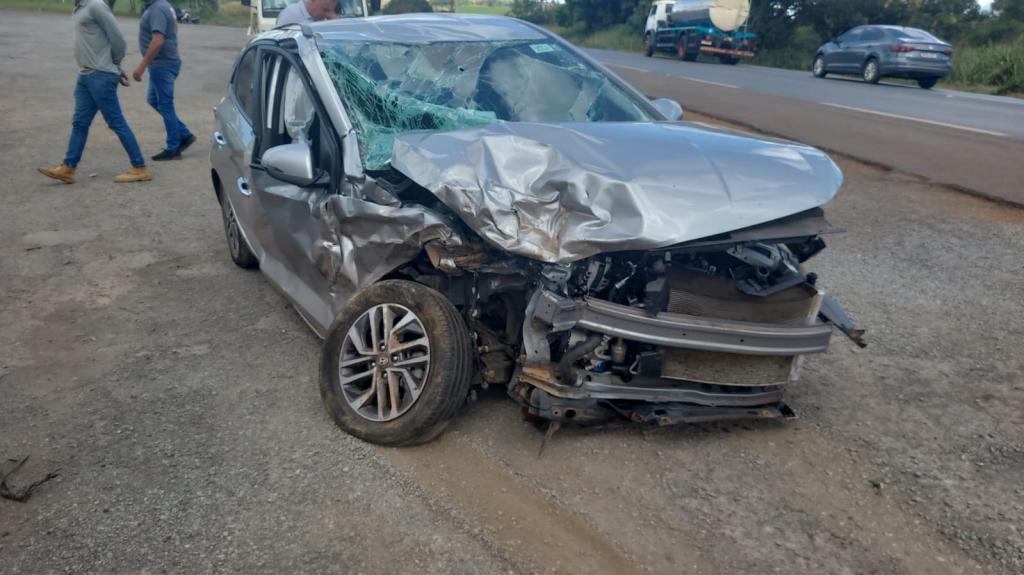 Imagem 4 do post Caminhonete de Patrocínio se envolve em batida frontal na BR-352 e deixa dois feridos
